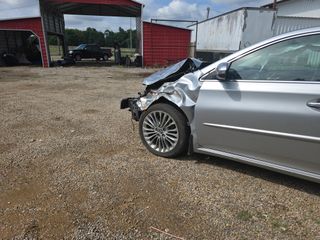 2017 Toyota Avalon Limited - Primary Damage Right Image